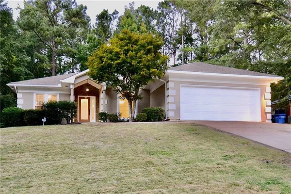 $2,200 | 911 Oakwood Drive, Columbus, GA 31904
