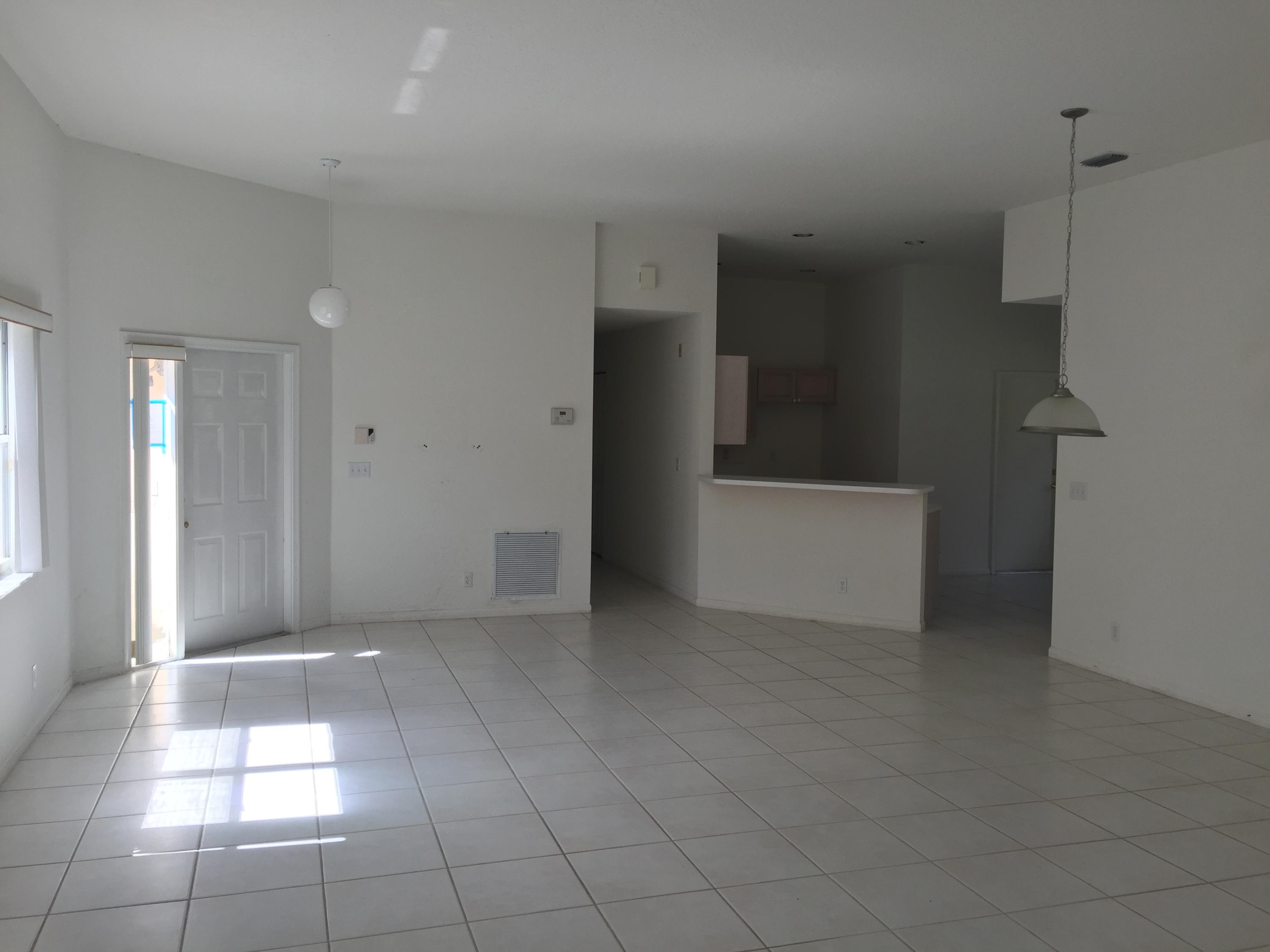 1015 Aspri Way Riviera Beach, FL 33418 - Photo 3 of 11 Living Area