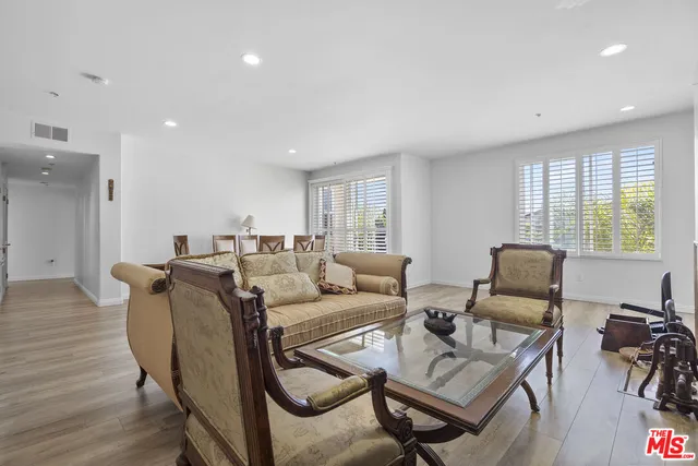 $978,000 | 4568 West 1st Street, Unit 307, Los Angeles, CA 90004