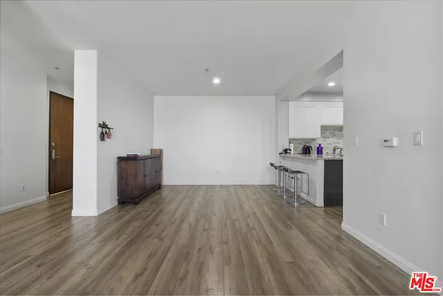 $978,000 | 4568 West 1st Street, Unit 307, Los Angeles, CA 90004