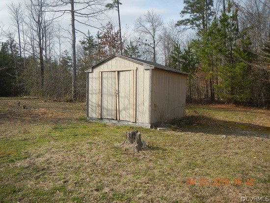 24480 Johnson Road Jetersville, VA 23083 - Photo 5 of 16 a backyard of a house