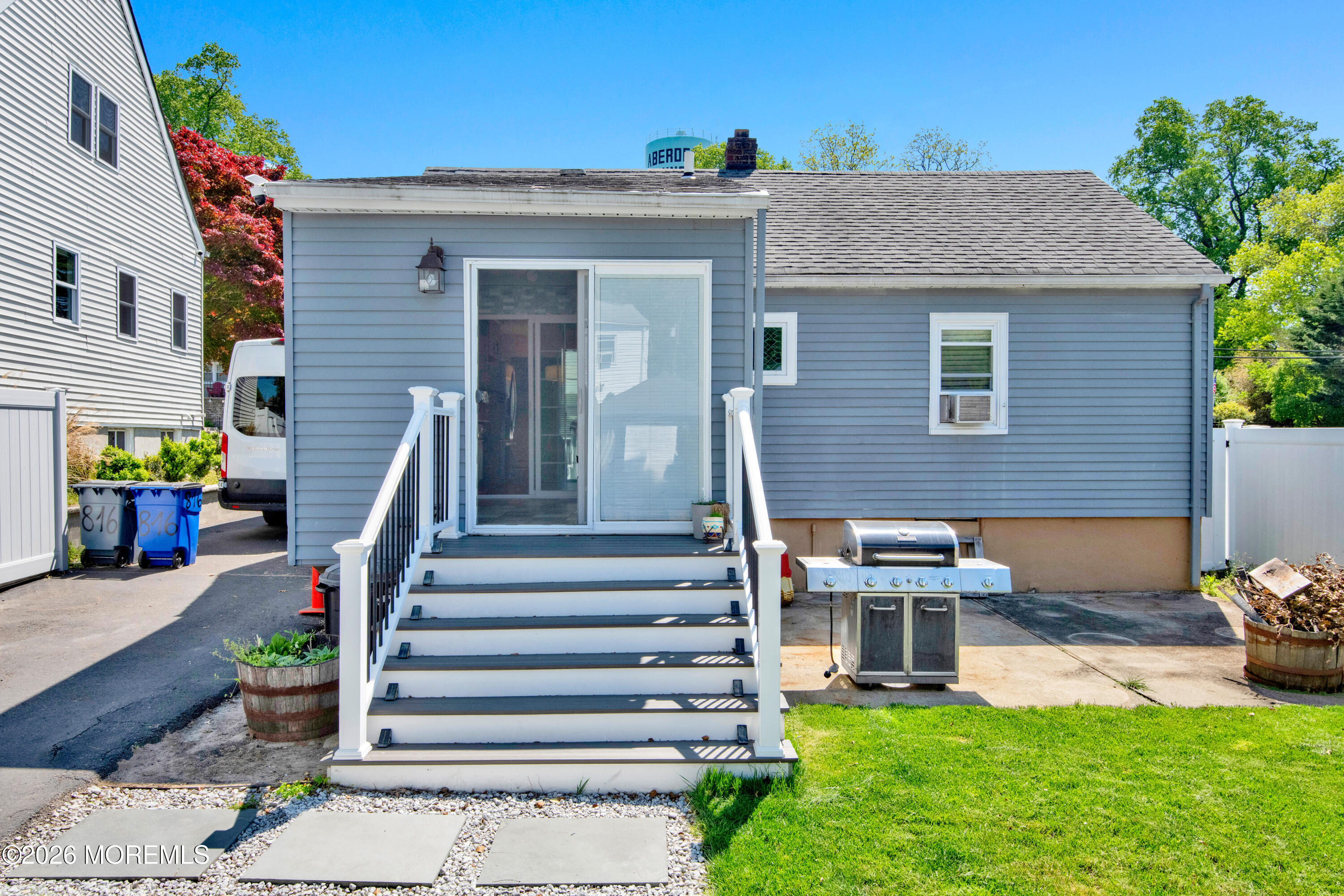 816 Shore Concourse Keyport, NJ 07735 - Photo 6 of 30 DSC_9295