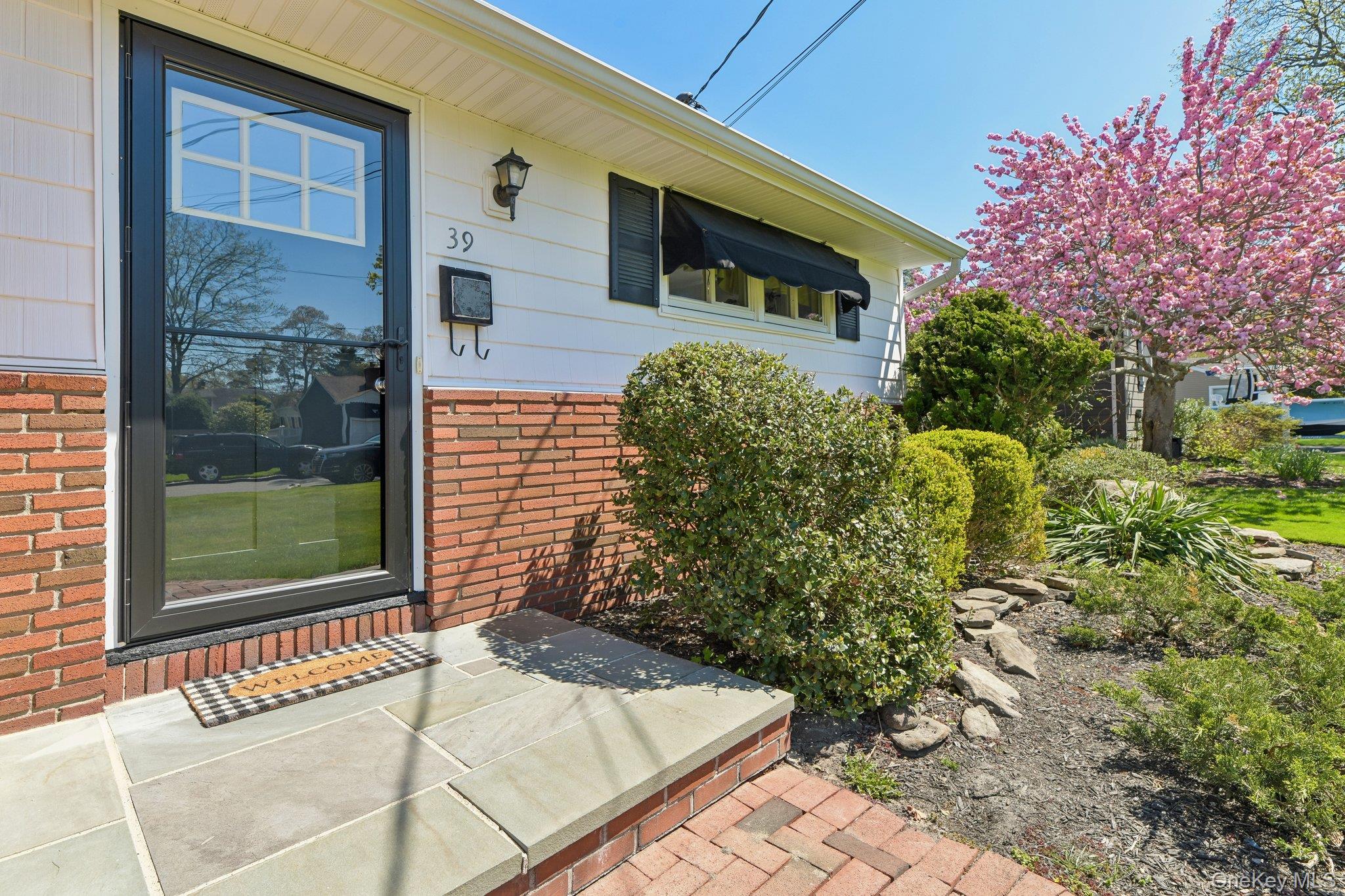 39 Shebar Drive Islip, NY 11751 - Photo 5 of 31