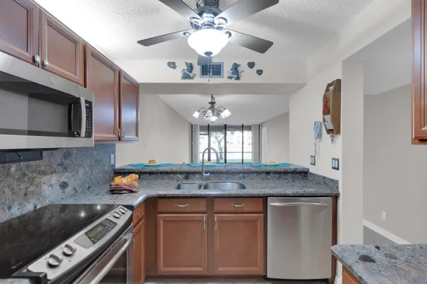 $1,700 | 6610 Coral Lake Drive, Unit 110, Margate, FL 33063