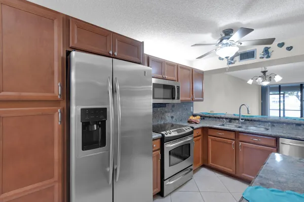 $1,700 | 6610 Coral Lake Drive, Unit 110, Margate, FL 33063
