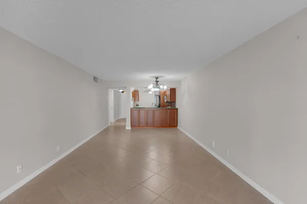 $1,700 | 6610 Coral Lake Drive, Unit 110, Margate, FL 33063