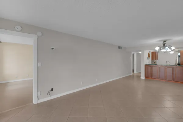 $1,700 | 6610 Coral Lake Drive, Unit 110, Margate, FL 33063