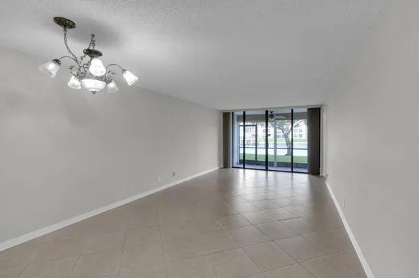 $1,700 | 6610 Coral Lake Drive, Unit 110, Margate, FL 33063