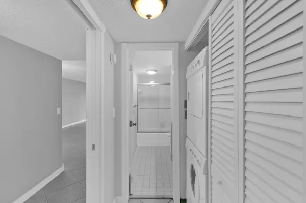 $1,700 | 6610 Coral Lake Drive, Unit 110, Margate, FL 33063