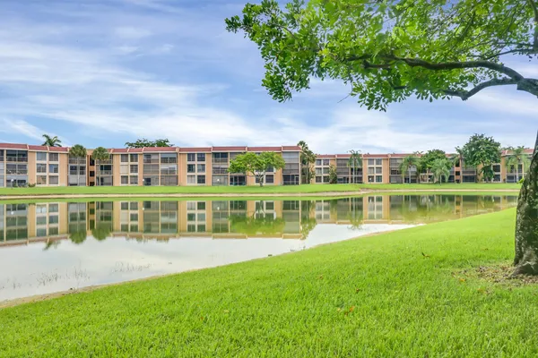 $1,700 | 6610 Coral Lake Drive, Unit 110, Margate, FL 33063