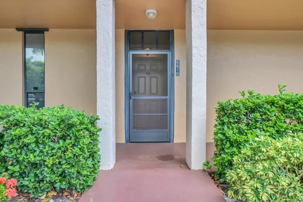 $1,700 | 6610 Coral Lake Drive, Unit 110, Margate, FL 33063