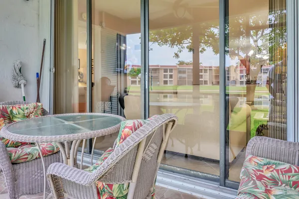 $1,700 | 6610 Coral Lake Drive, Unit 110, Margate, FL 33063