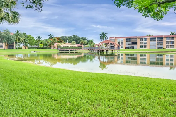 $1,700 | 6610 Coral Lake Drive, Unit 110, Margate, FL 33063