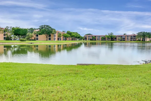 $1,700 | 6610 Coral Lake Drive, Unit 110, Margate, FL 33063