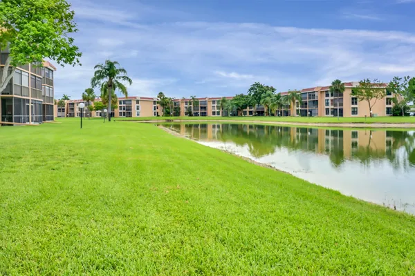 $1,700 | 6610 Coral Lake Drive, Unit 110, Margate, FL 33063
