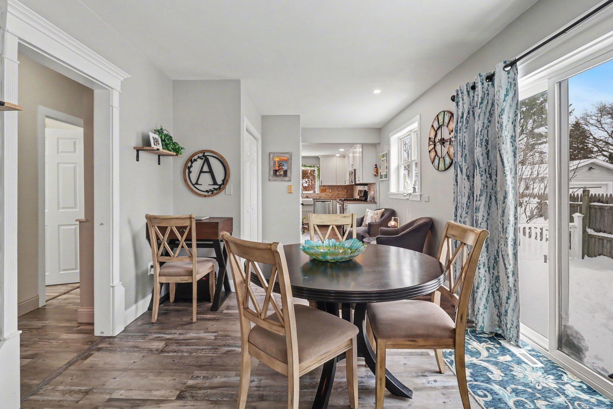 814 North Rath Avenue Ludington, MI 49431 - Photo 14 of 40 Dining Room