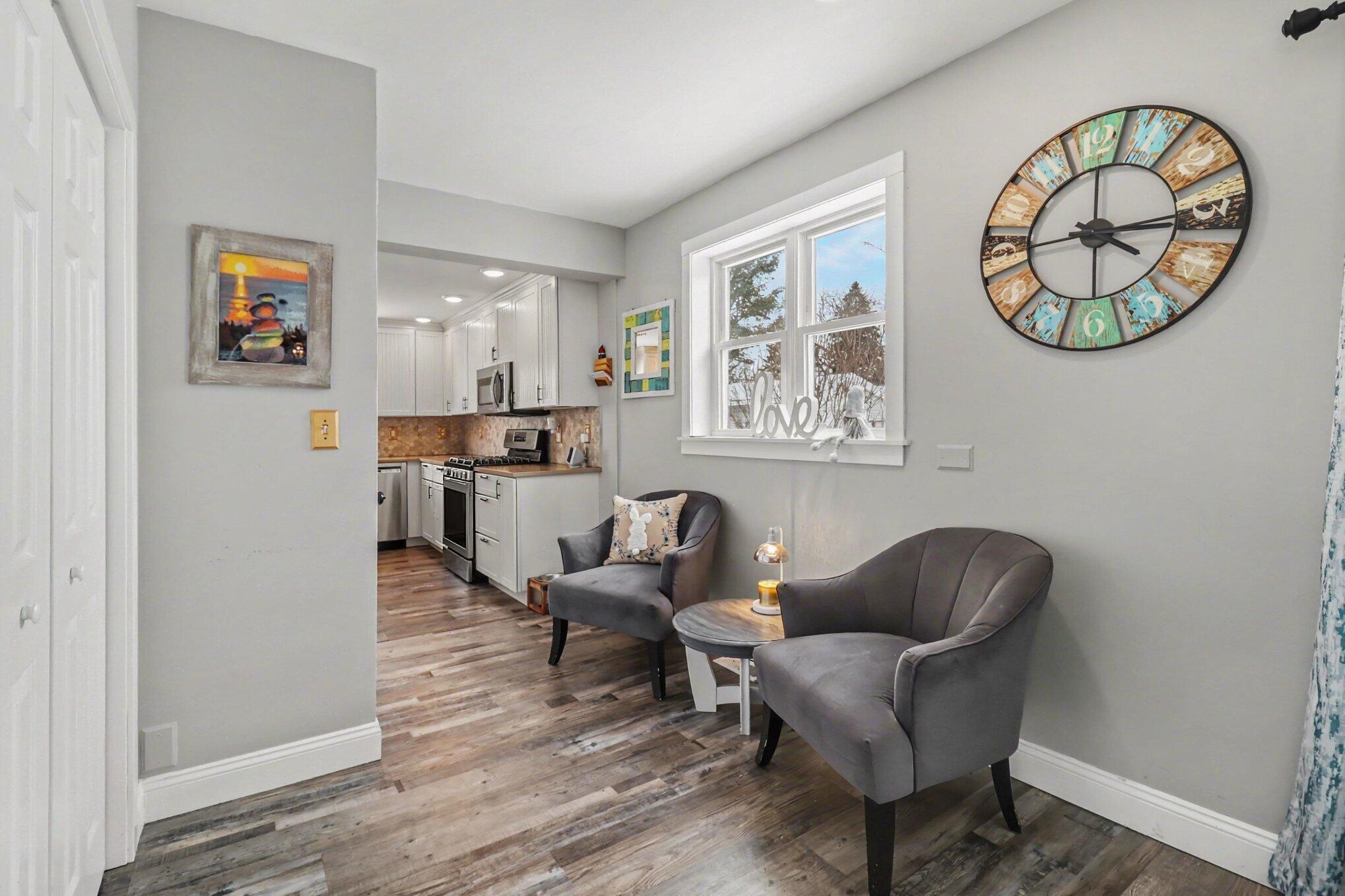 814 North Rath Avenue Ludington, MI 49431 - Photo 16 of 40 Seating Area