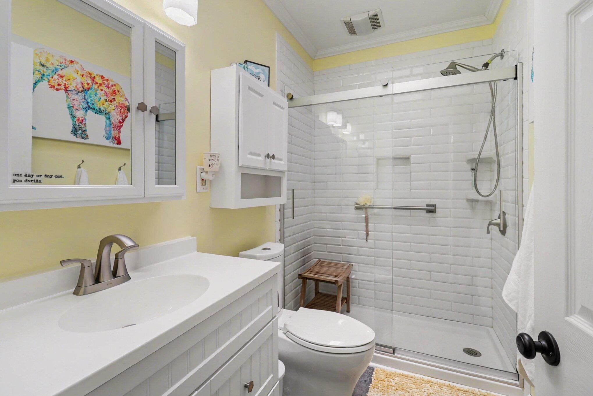 814 North Rath Avenue Ludington, MI 49431 - Photo 19 of 40 Bathroom