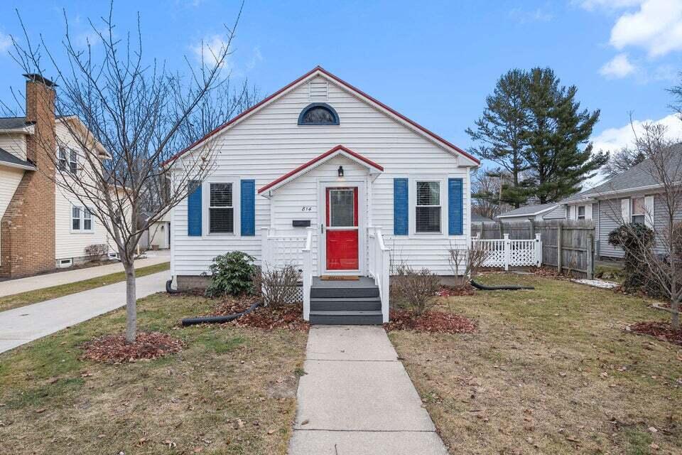 814 North Rath Avenue Ludington, MI 49431 - Photo 3 of 40 Exterior