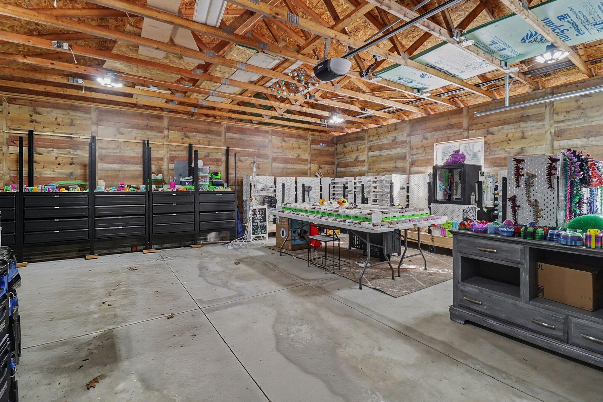 814 North Rath Avenue Ludington, MI 49431 - Photo 30 of 40 Garage