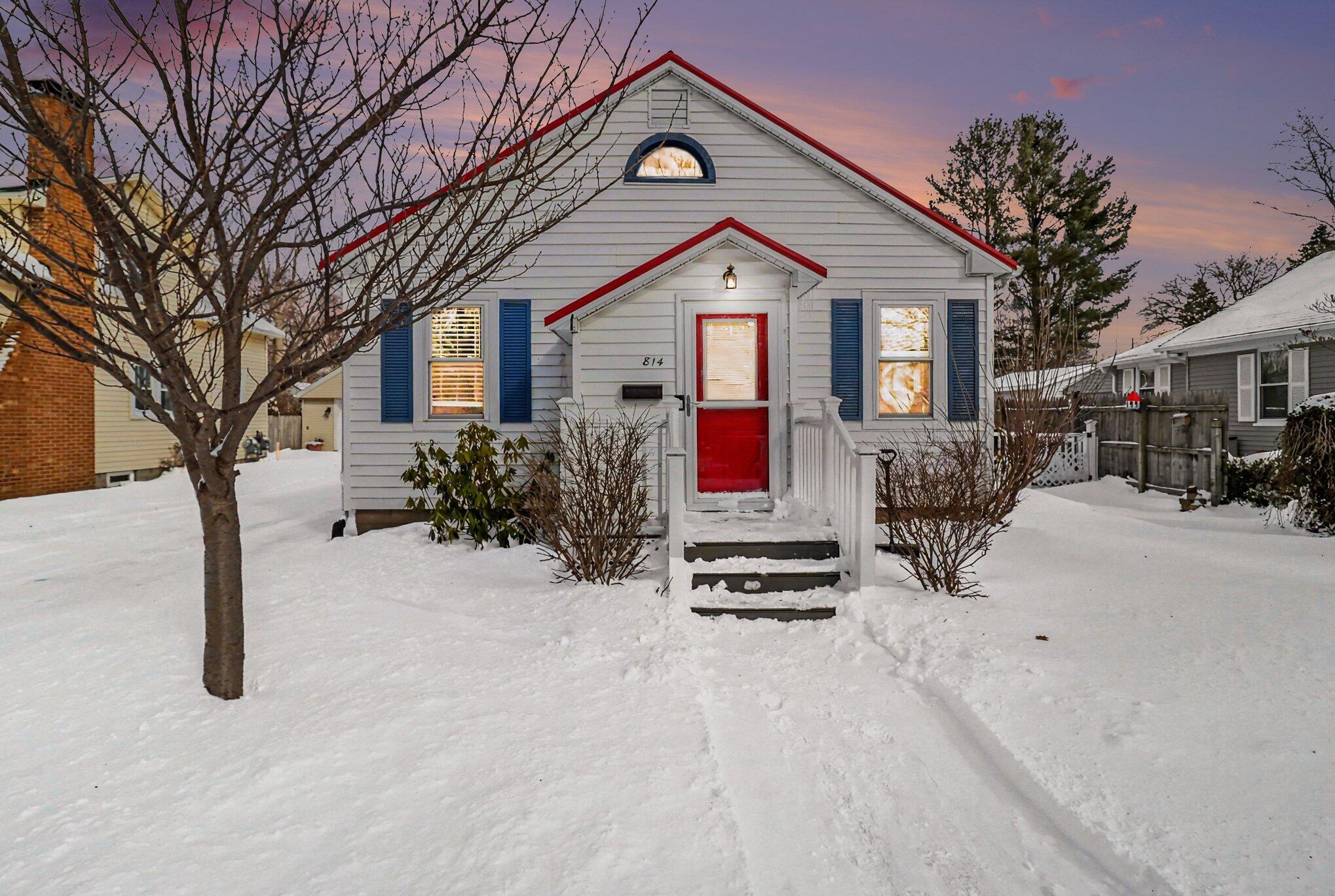 814 North Rath Avenue Ludington, MI 49431 - Photo 38 of 40 Exterior Twilight