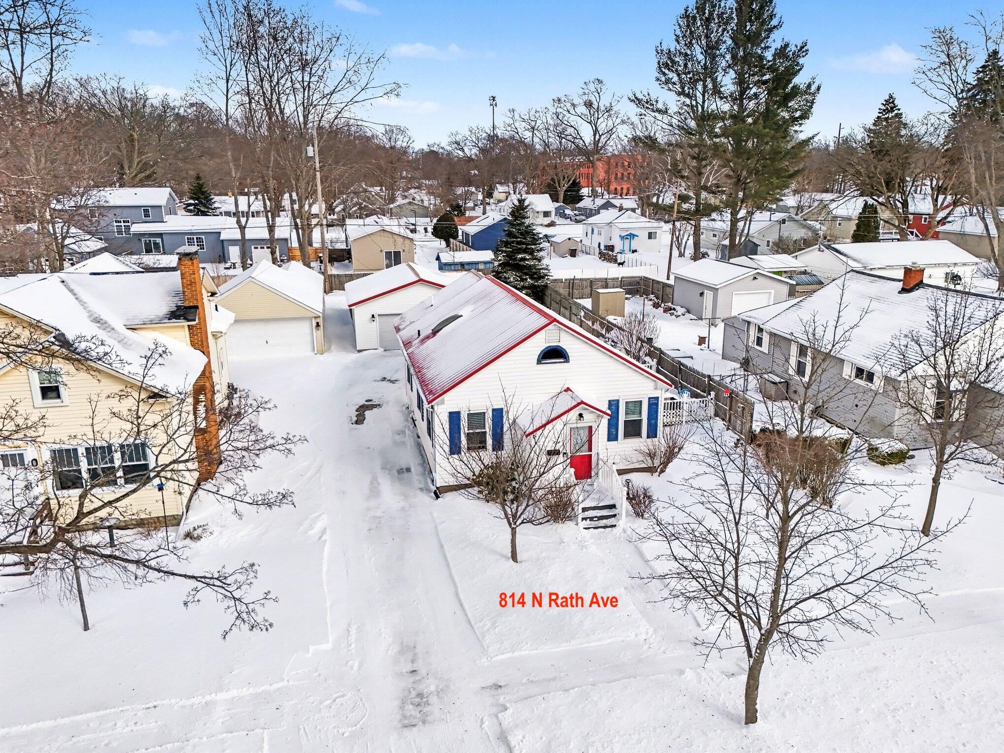 814 North Rath Avenue Ludington, MI 49431 - Photo 4 of 40 Aerial Front