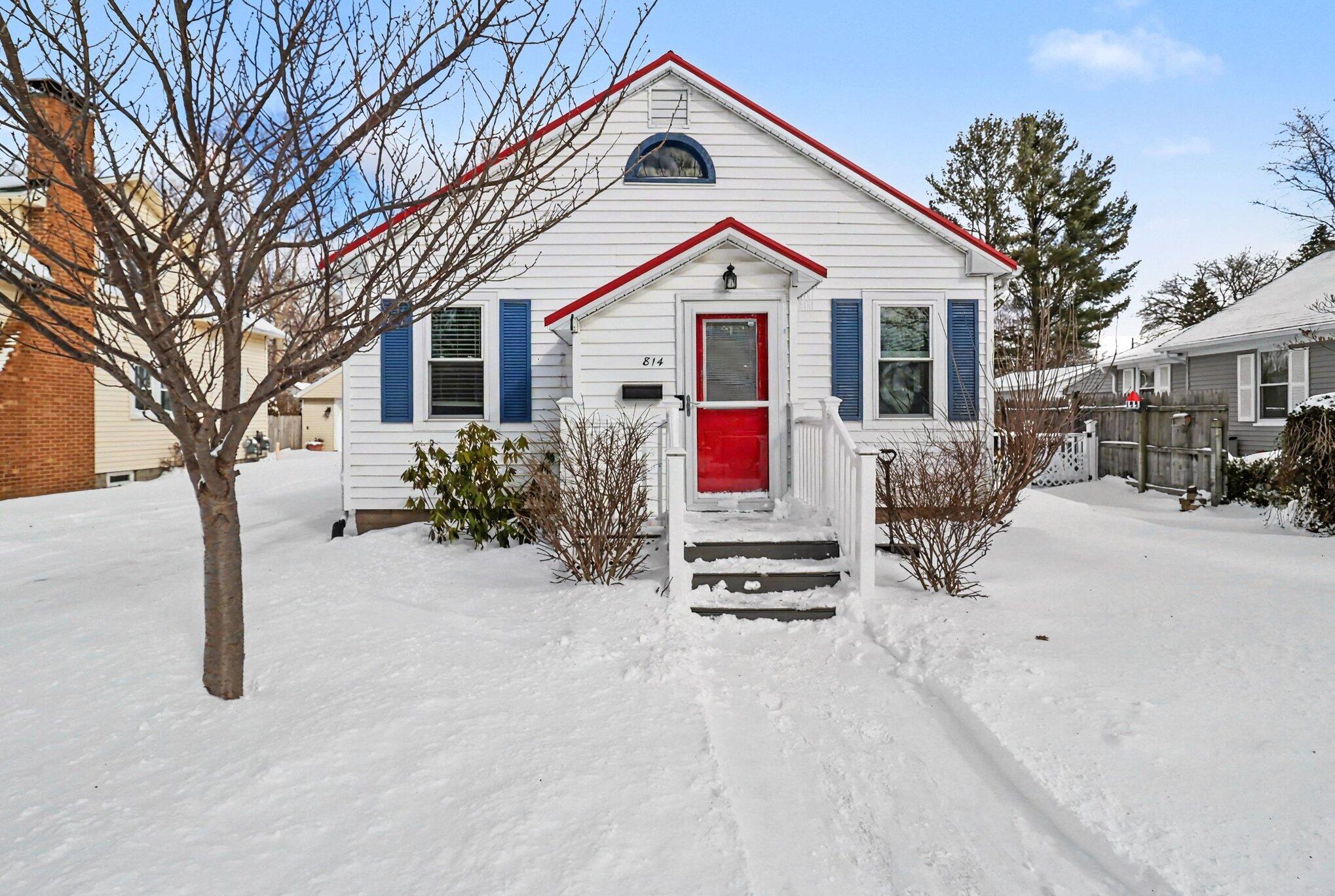 814 North Rath Avenue Ludington, MI 49431 - Photo 6 of 40 Exterior