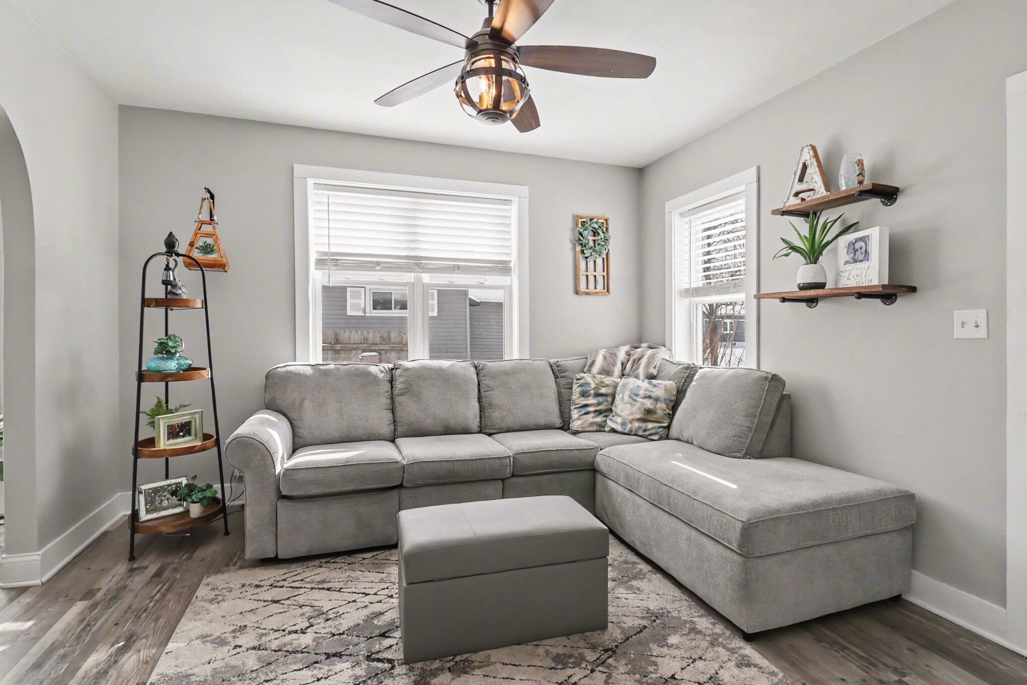 814 North Rath Avenue Ludington, MI 49431 - Photo 9 of 40 Living Room