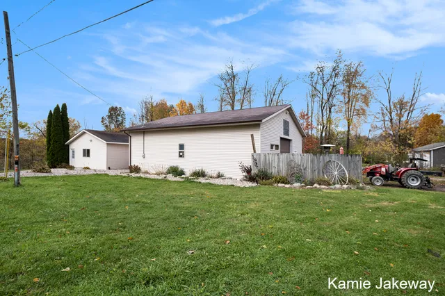 $493,000 | 8395 McArthur Avenue Northeast, Belding, MI 48809