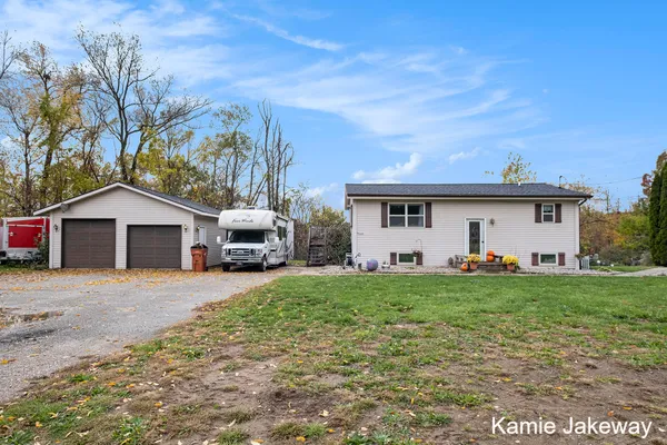 $475,000 | 8395 McArthur Avenue Northeast, Belding, MI 48809