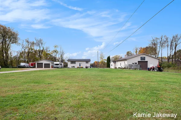 $475,000 | 8395 McArthur Avenue Northeast, Belding, MI 48809