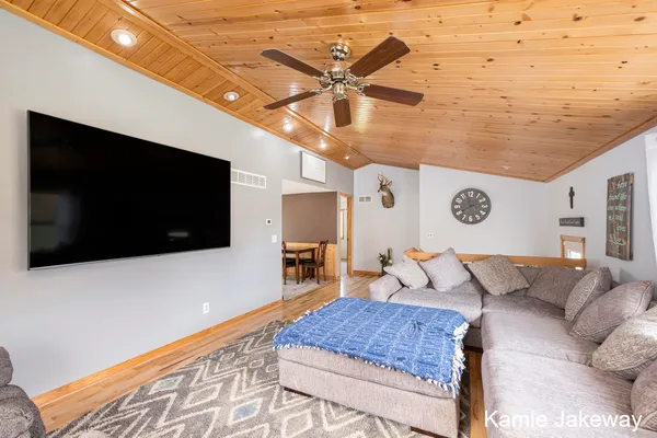 $475,000 | 8395 McArthur Avenue Northeast, Belding, MI 48809