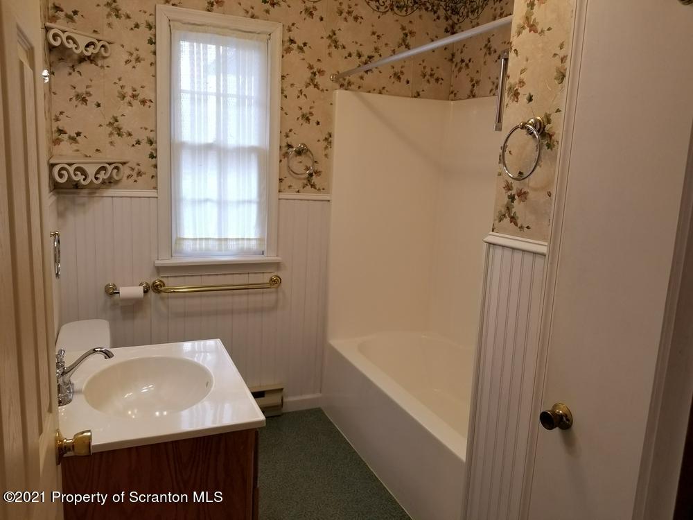 194 Ledgedale Road Lake Ariel, PA 18436 - Photo 4 of 7 Gallery Image 4