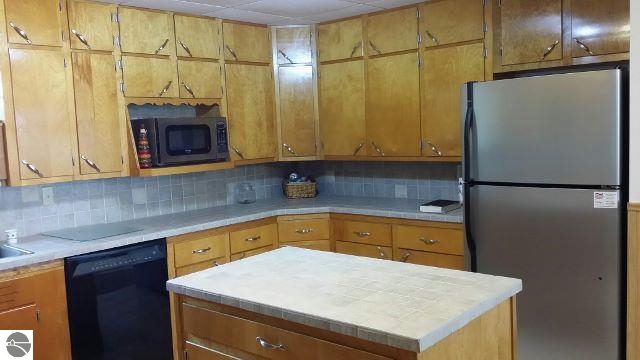 5700 Epley Road Edmore, MI 48829 - Photo 6 of 9 1787873-5.JPG
