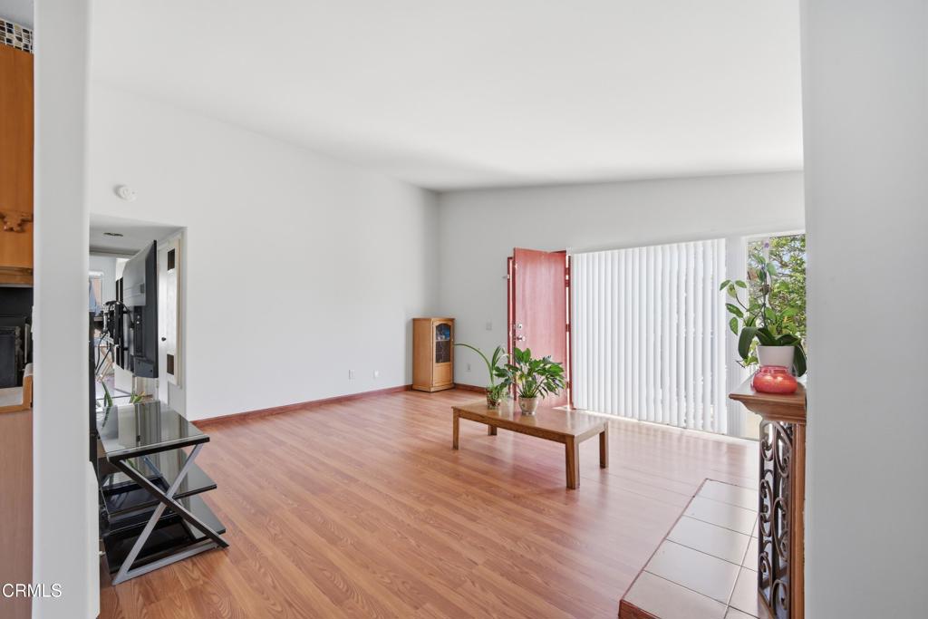 5154 Jefferson Square Oxnard, CA 93033 - Photo 9 of 23 a living room with furniture and a potted plant