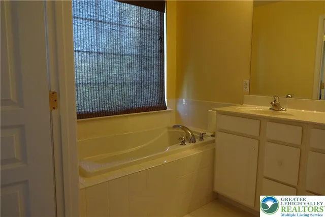 $359,999 | 5267 Chandler Way, Orefield, PA 18069