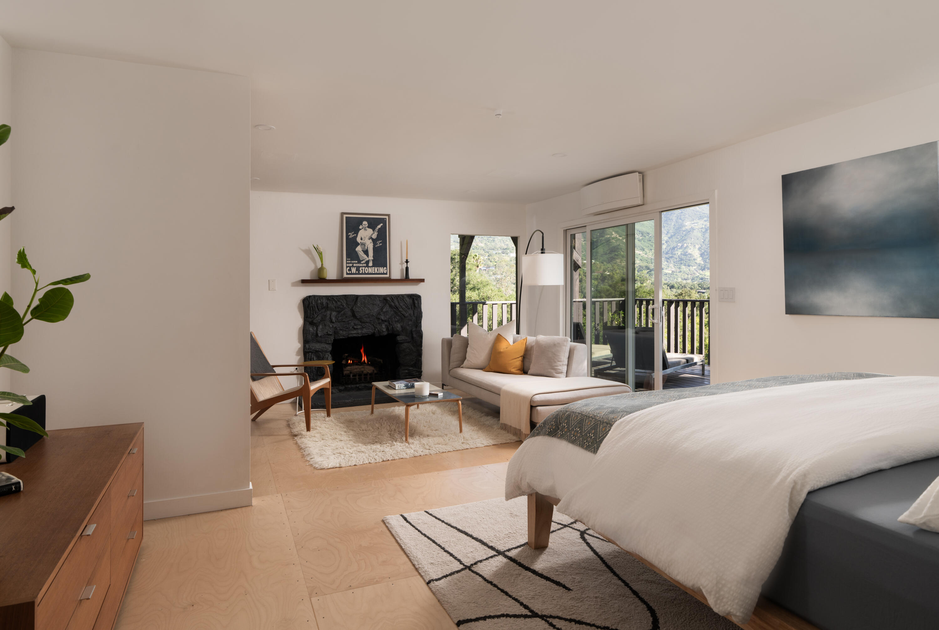 1512 Hillcrest Road Santa Barbara, CA 93103 - Photo 21 of 53 Primary Suite