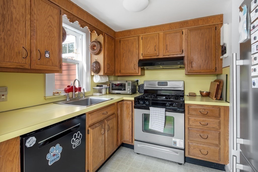 31 Sherwood Road Hingham, MA 02043 - Photo 11 of 25 Gallery Image 11