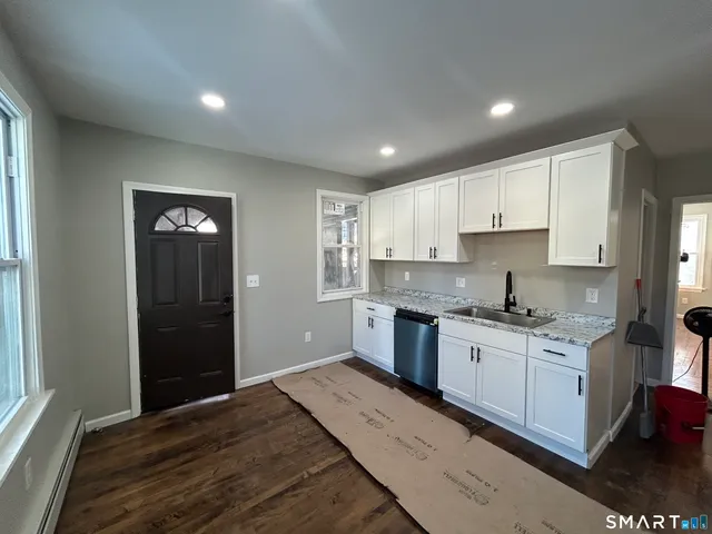 $2,400 | 95 Cedar Street, Unit 1, Manchester, CT 06040