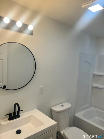 $2,400 | 95 Cedar Street, Unit 1, Manchester, CT 06040