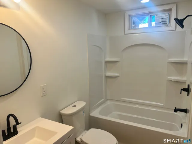 $2,400 | 95 Cedar Street, Unit 1, Manchester, CT 06040