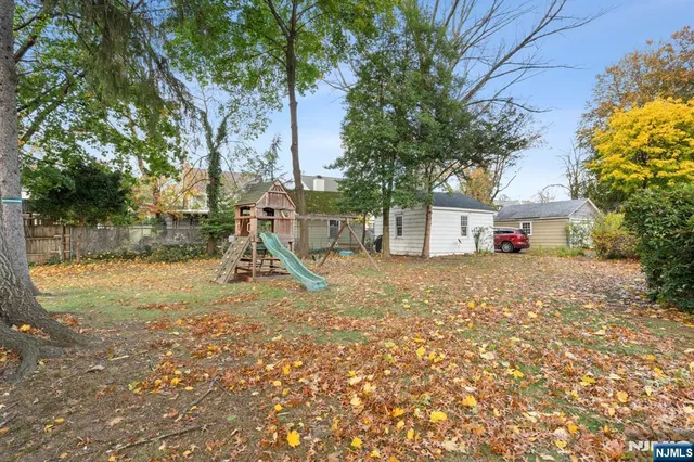 a view of a yard with a tree
