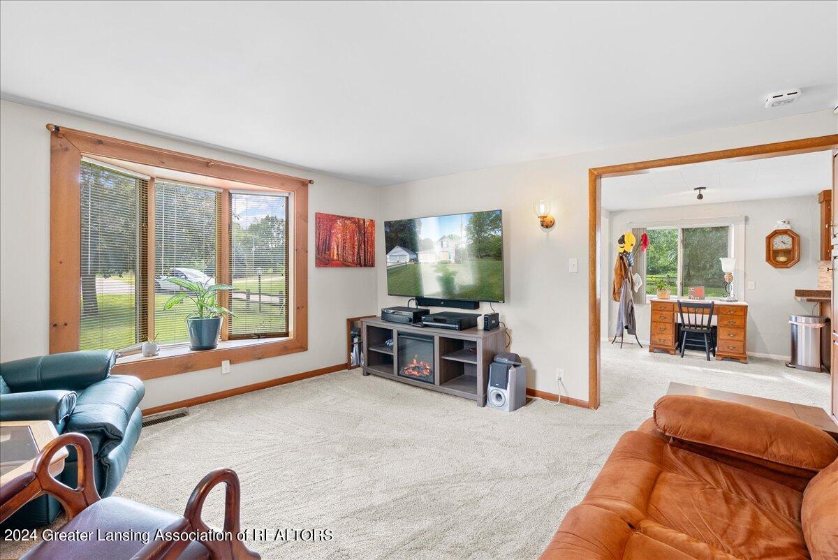 9978 Stoll Road Haslett, MI 48840 - Photo 10 of 51 33-Media Jett - 30