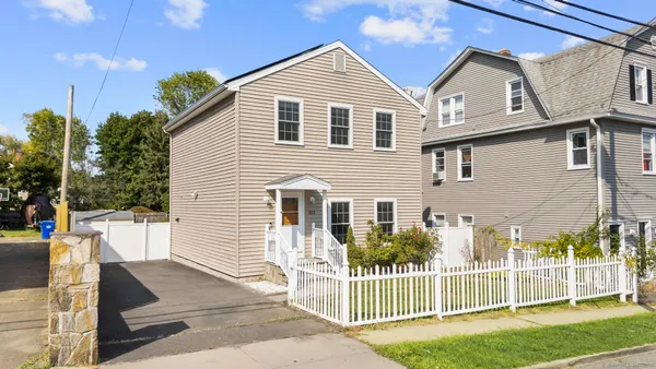 $4,800 | 322 Greenfield Street, Fairfield, CT 06825