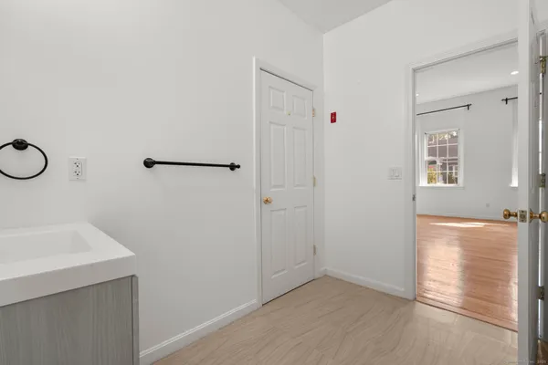 $4,800 | 322 Greenfield Street, Fairfield, CT 06825