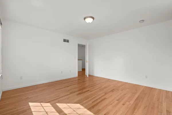 $4,800 | 322 Greenfield Street, Fairfield, CT 06825