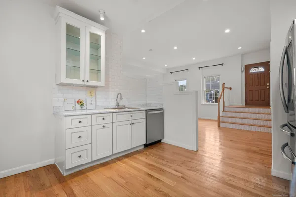 $4,800 | 322 Greenfield Street, Fairfield, CT 06825