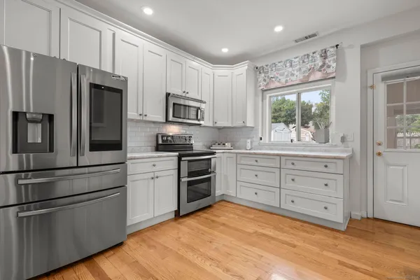 $4,800 | 322 Greenfield Street, Fairfield, CT 06825