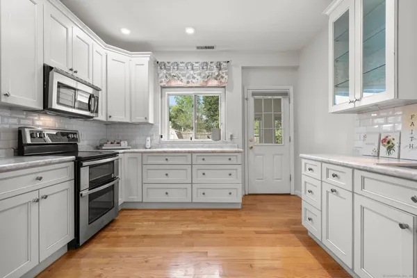 $4,800 | 322 Greenfield Street, Fairfield, CT 06825