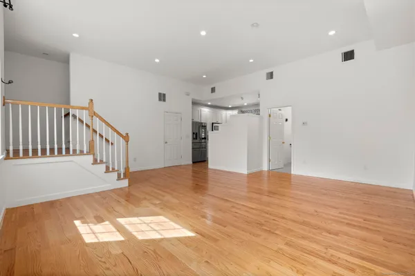 $4,800 | 322 Greenfield Street, Fairfield, CT 06825